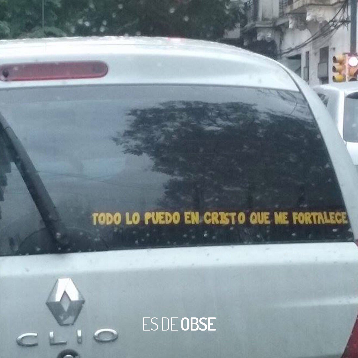 EsDeObse's tweet photo. Todo lo puedo, excepto pegar la calcomanía paralela al vidrio.
.
#esdeobse #vidrio #calcomania #sticker https://t.co/mcoSKM0eKm