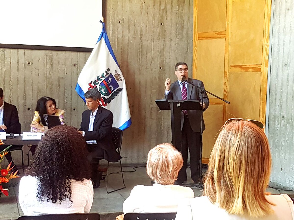 12000 niños del estado Miranda no asisten a clases para hacer colas para comprar comida. Esa es nuestra realidad