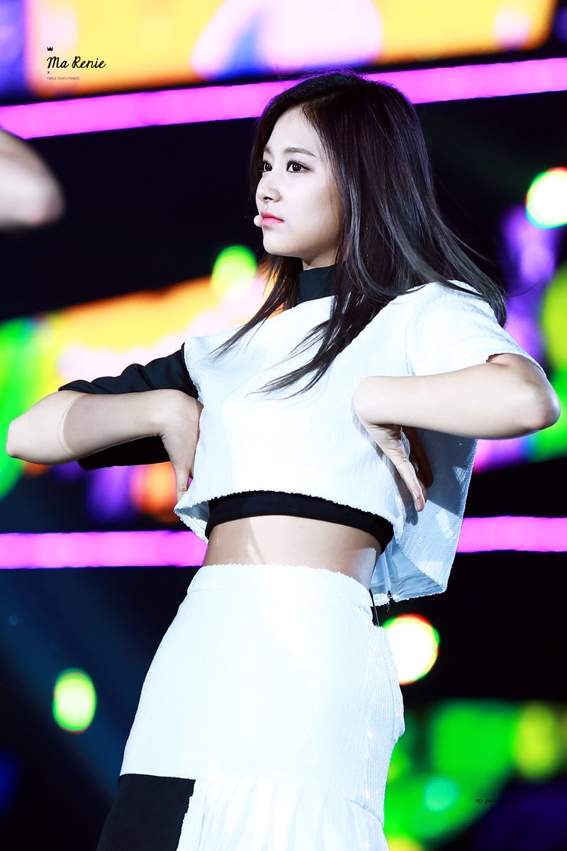 marenie614's tweet photo. 여러분 새해 복 많이 받으세요! 2017년도 잘 부탁해요~🐔

#TWICE #TZUYU #쯔위 #트와이스 https://t.co/CdEEIUcfzf