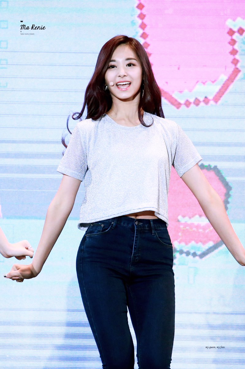 여러분 새해 복 많이 받으세요! 2017년도 잘 부탁해요~🐔

#TWICE #TZUYU #쯔위 #트와이스