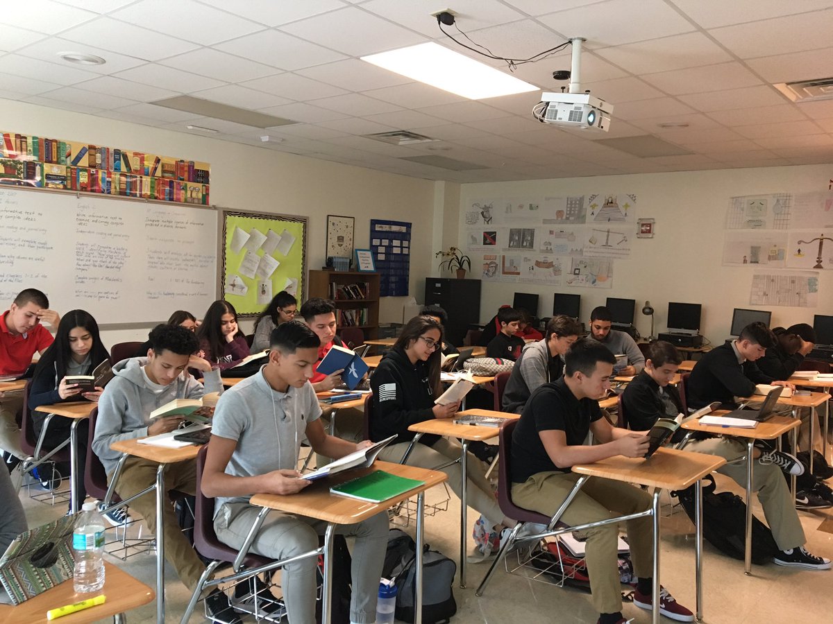 MsDonates's tweet photo. 10th grade English class celebrating Literacy Week yesterday by dropping everything and reading! 📖😃 @westlandhialeah @MDCPS https://t.co/GmsGnRbhQu