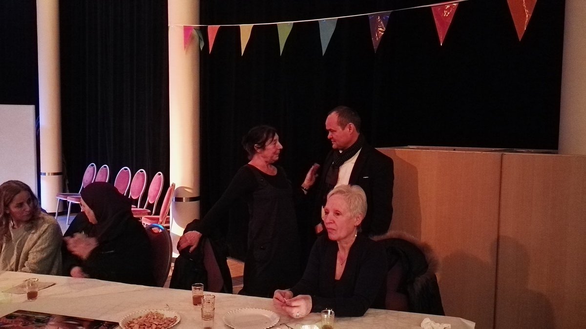 CMGJvzw's tweet photo. Een feestelijke sfeer bij de nieuwjaarsreceptie van JWW Meulenberg. #jeugdwelzijnswerk #jeugd #Houthalen https://t.co/r1F4zo30bx