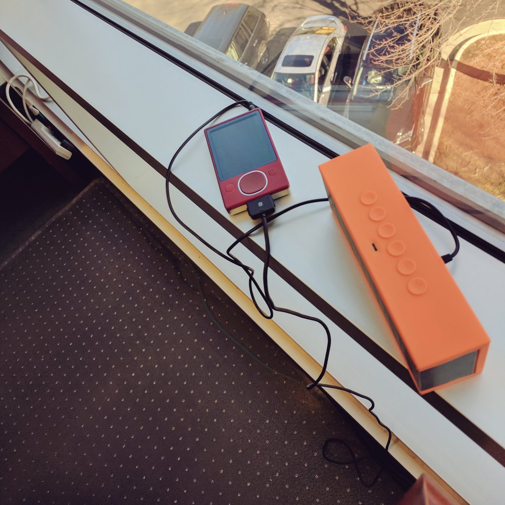 brandonjhuffman's tweet photo. Blast from the past @hutchlaw. #Zune https://t.co/S84zxACDya