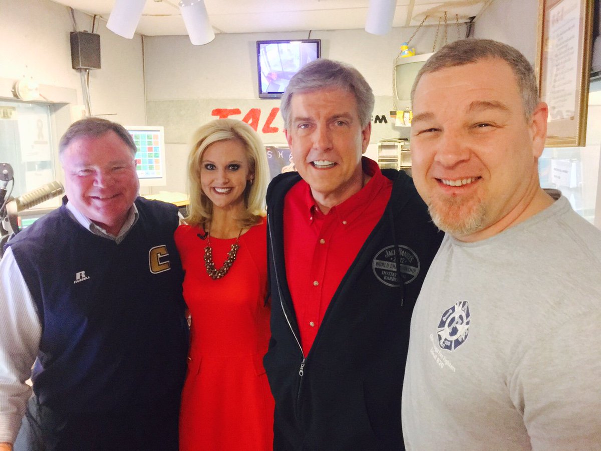 wdefletschatt's tweet photo. Here's Bree &amp; Chip saying hey to Jim &amp; Jerry over at. https://t.co/qG14be5yU6