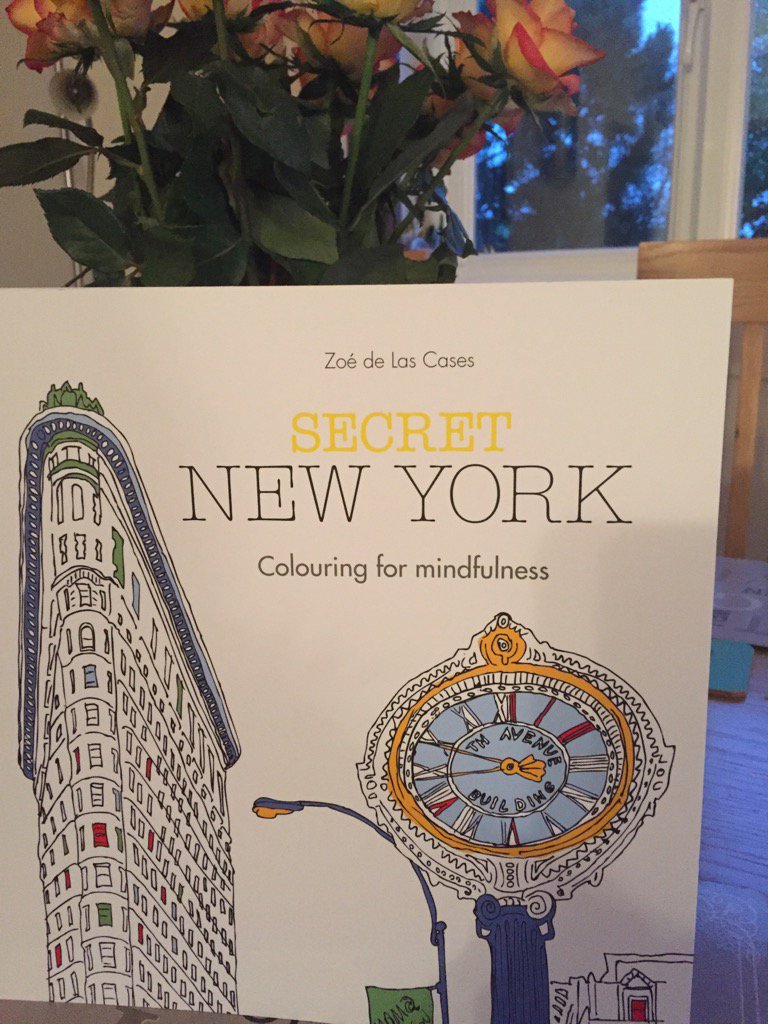 KGilly9's tweet image. Wine, Gin and New York Mindful colouring. Fire lit, feet up, planning a trip #weekendsorted 😍