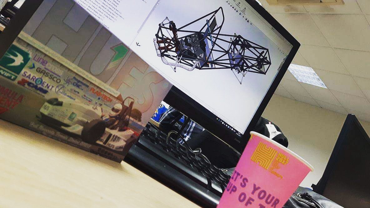HullFS's tweet image. Team Member Tara has been helping hit our CAD sessions hard 👊 #engineeringfuel #CAD #solidworks #cityofculture #hull  #formulastudent