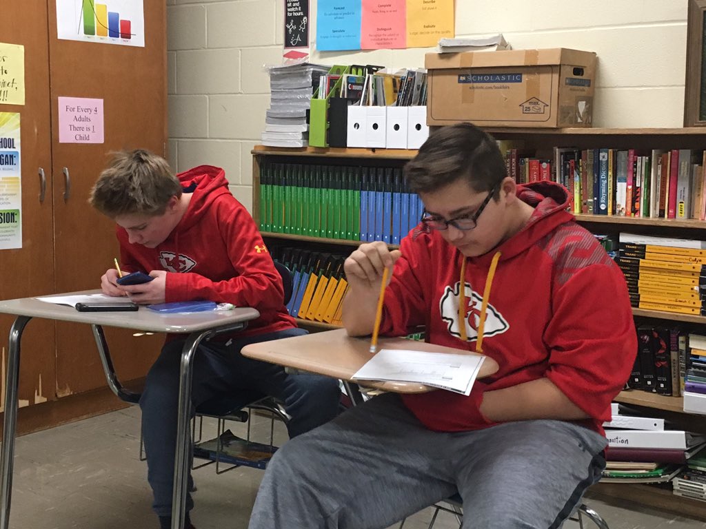 WestCFrench's tweet photo. Paper preference.  Technology isn't for everyone ALL the time :) #westtechchallenge #differentiation #LowTechHighTech https://t.co/7aZHZByS0u