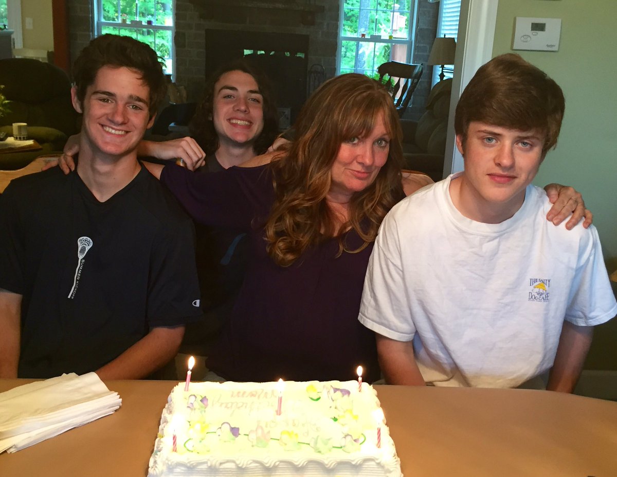 Adam_Ranger31's tweet photo. Still cant believe youre gone you were the best mom in this entire world thank you for everything you have done for me I will always loveyou https://t.co/jTUypC5y5t