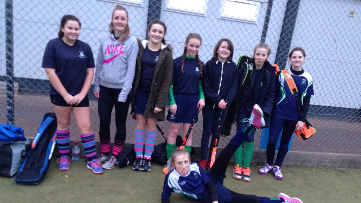 Yggaddgorff's tweet photo. Merched hoci o dan 14 yn curo Monmouth 1-0 heno! Miss Hux yn prowd IAWN ohonynt! Perfformiadau gwych gan bawb! ⭐️ = Hannah Nuttall! 🏑 https://t.co/ODPOqFcLLo