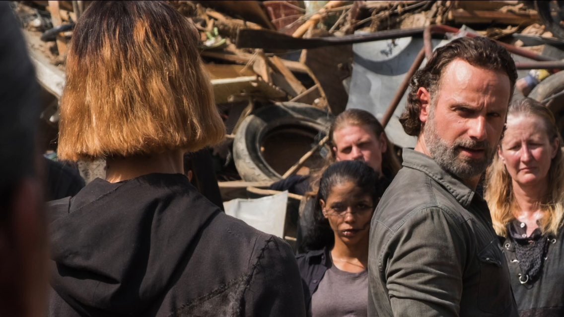 twd_kingdom's tweet photo. Anyone think this 7B teaser could be Arat? Maybe taking on Dwight's role from the comic? #TWD https://t.co/M7ccuBg0hG