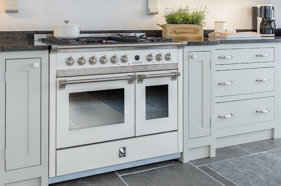 Steel's Ascot sits right at home in traditional kitchens, we love the setting of this classic <a href="/shakerkitchenco/">The ShakerKitchen Co</a> kitchen!