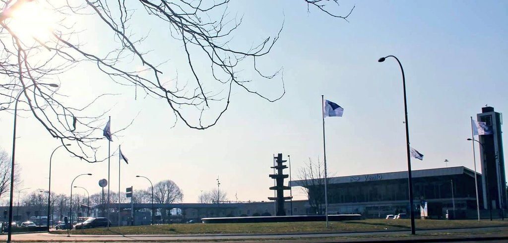 Gelukkig staat er een goed windje, <a href="/deVaegers/">V.G. de Vaegers</a> vlaggen wapperen trost tot aan het #Hudjesbal. #Venlo #MinseWieWeej #Vasteloavend2017