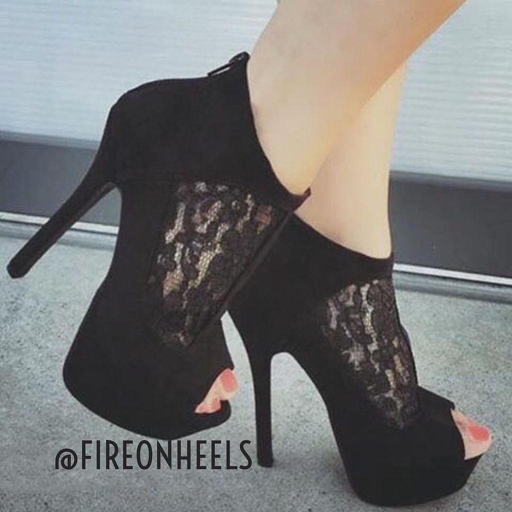 fireonheels's tweet photo. Elegant Black Beauties 🖤
#boots https://t.co/MJL1hEqQMY