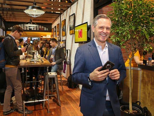 A comeback for #Kodachrome? It might be part of the rebirth of Kodak film <a href="/jeffreyjclarke/">Jeff Clarke</a> <a href="/Kodak/">Kodak</a> <a href="/KodakProFilmBiz/">Kodak Professional</a> ow.ly/axA8308oVhF