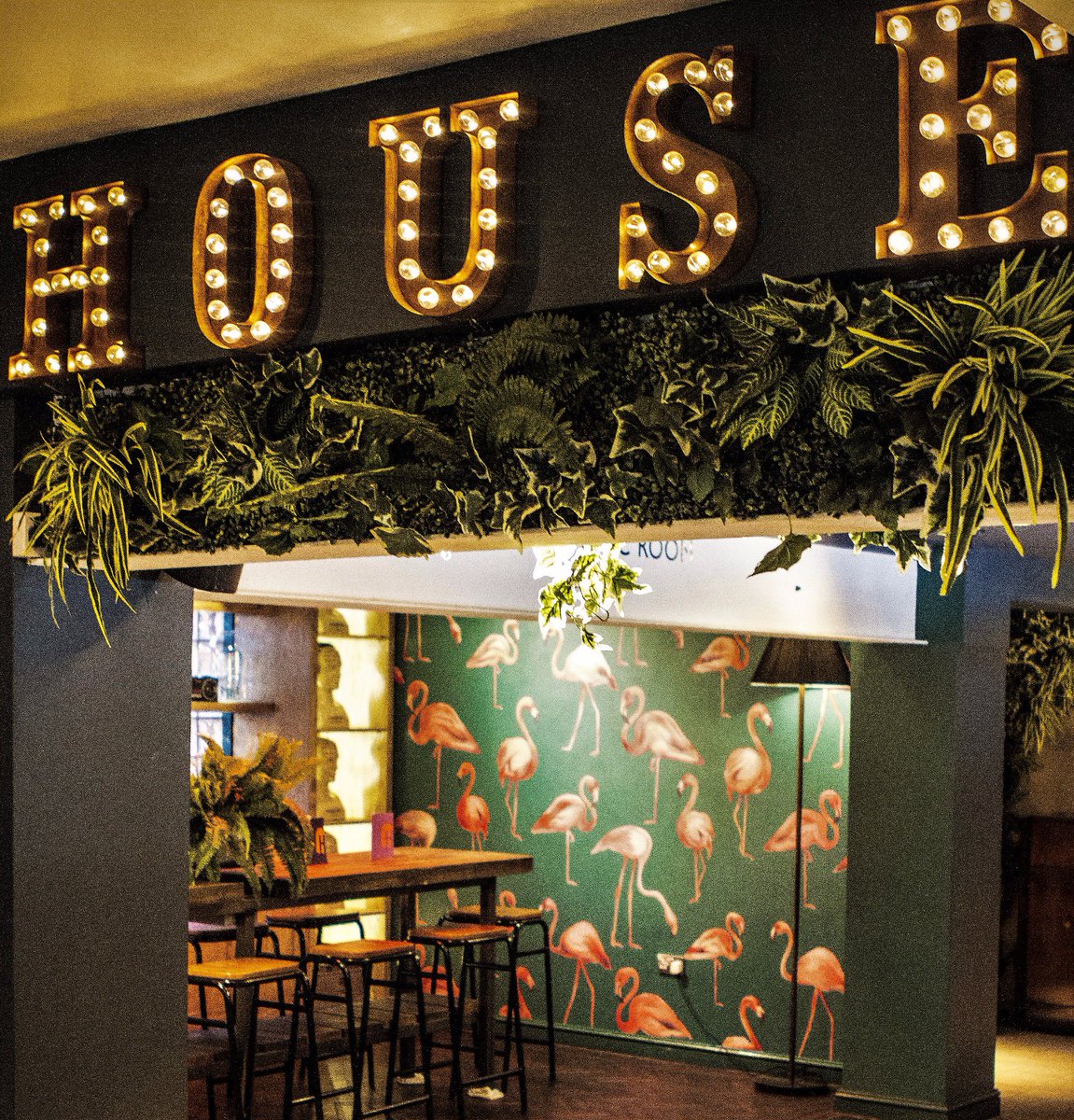 It's Friday and we've got the feeling! Come on over for a HOUSE party with #Prosecco at £2 a glass 🍾🍾 (Mon-Fri / 5-7pm / quote #HAPPYHOUSE)