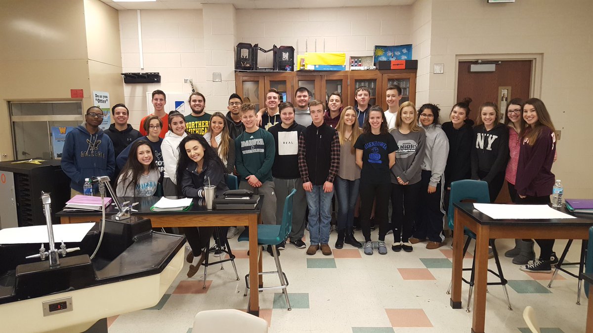 MrZoliDHS's tweet photo. End of a great semester! #forensics #RTB #findthepterodactyl https://t.co/9S7GayoFbK
