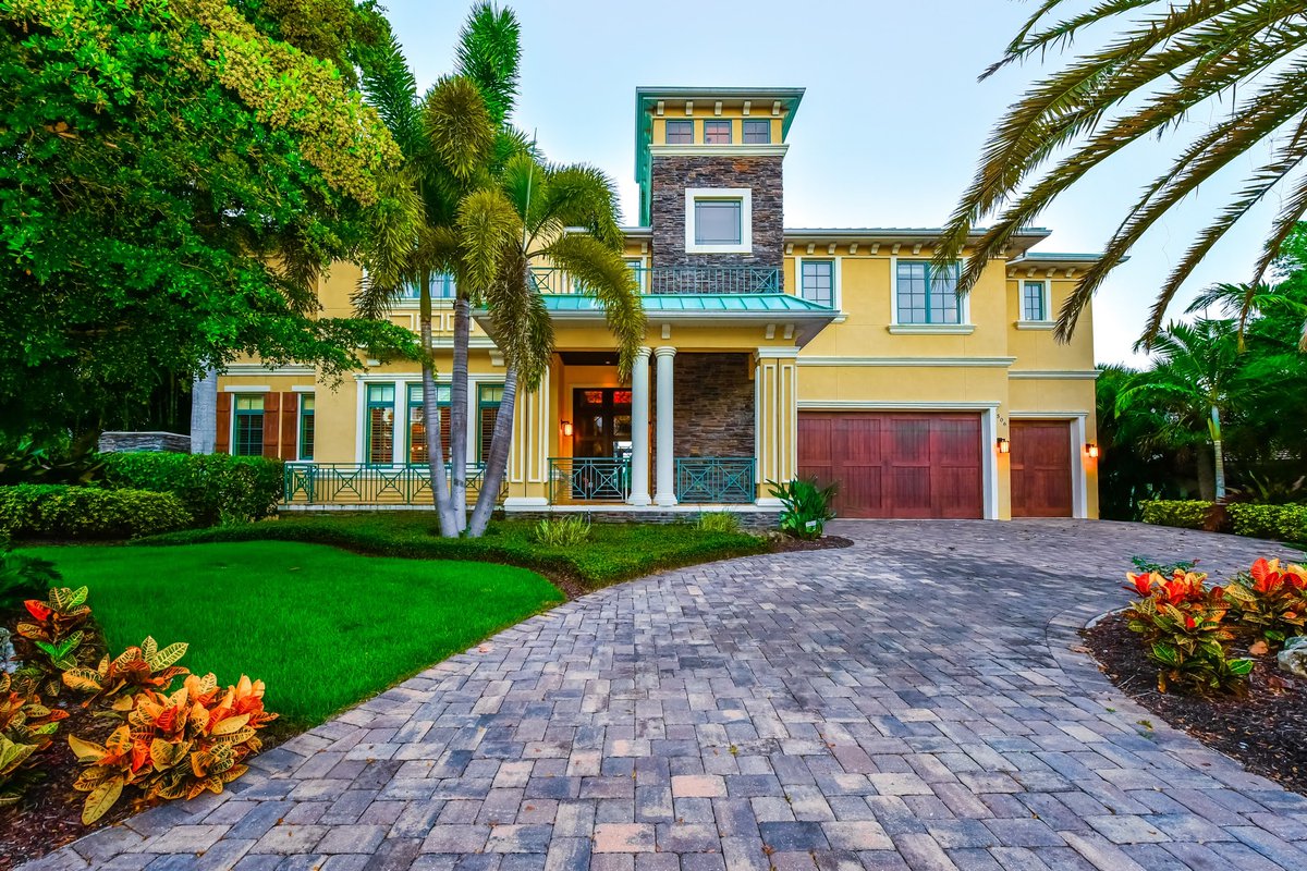 BrandyCoffey's tweet photo. 506 Venice Ln - https://t.co/i4i1mPqbi1 Custom home on sought after Siesta Key! #SiestaKey #SiestaKeyRealestate... https://t.co/WVM0OI7Ctl