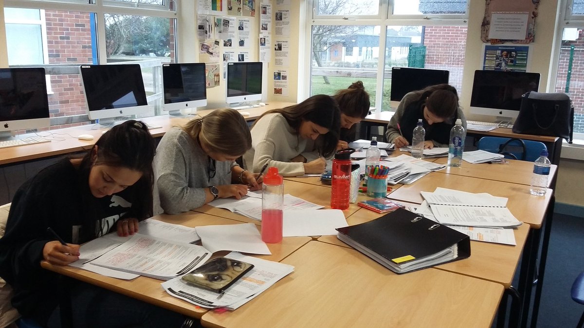 LittleMsTopMarx's tweet image. BLP quiet reflection time with year 13 students. #sociology #mockanalysis #examprep #eduqas  😊🎓📚🌟