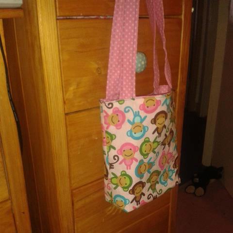lozzlar's tweet image. #crafts #monkeybag reversible tote bag for my daughter :D inside id spotty with a handsewn flower on #sewing #beginner