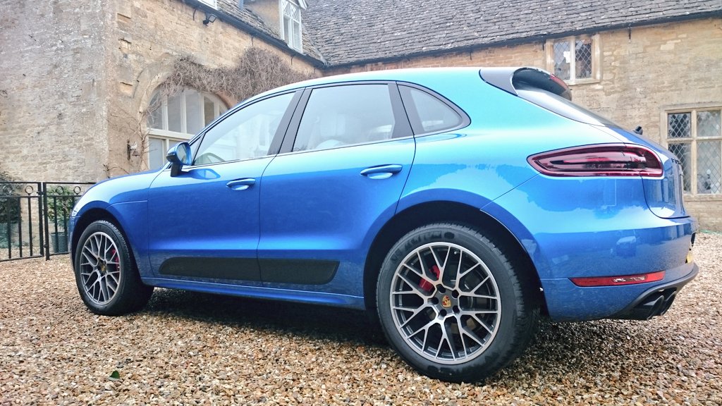 PolishedOxford's tweet photo. Quick photo before it got too dark, #Porsche #Macan for a #PrestigeValet today. Washed and finished with @get_the_juice products #LaVidaDodo https://t.co/6jIzWcWiz2