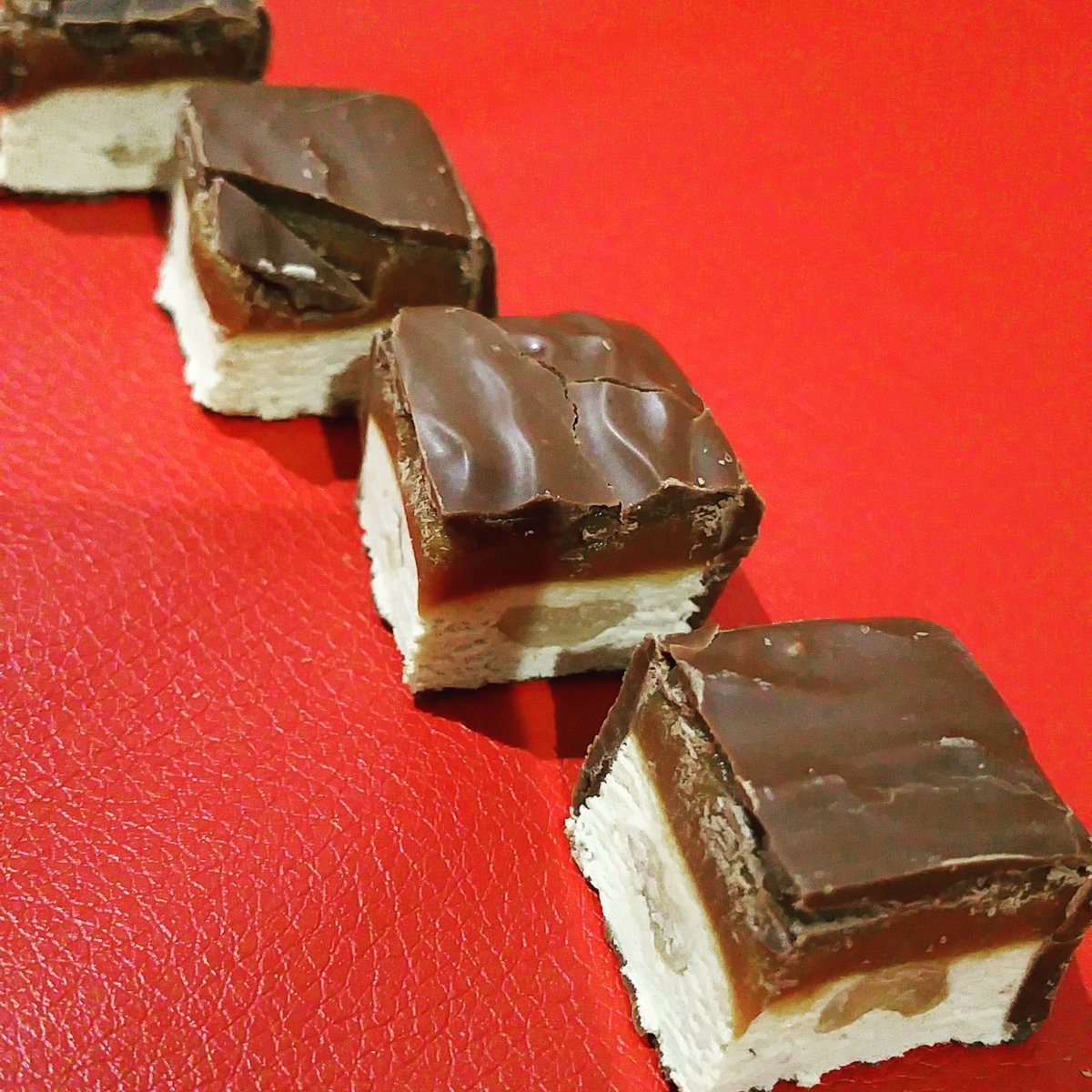 bettylousinc's tweet photo. #treatyourself  with some #GoldenSmackers #TGIF #glutenfree #bettylousinc #ItsAGreatDayAtBettyLous https://t.co/i2uAbtAcsu
