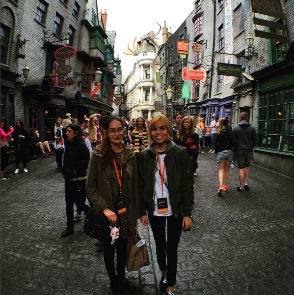 HotTopic's tweet photo. The winner of our #IWantToBeAWizard contest is here at Diagon Alley! Follow hottopic on Snapchat for more! https://t.co/DiBT3b0cer