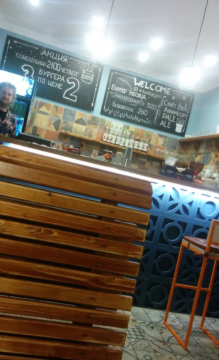 FirstUnder's tweet image. Интерьер модный. Экономный. Персонал вежливый. Средний чек на 1 человека ~ 500 р.