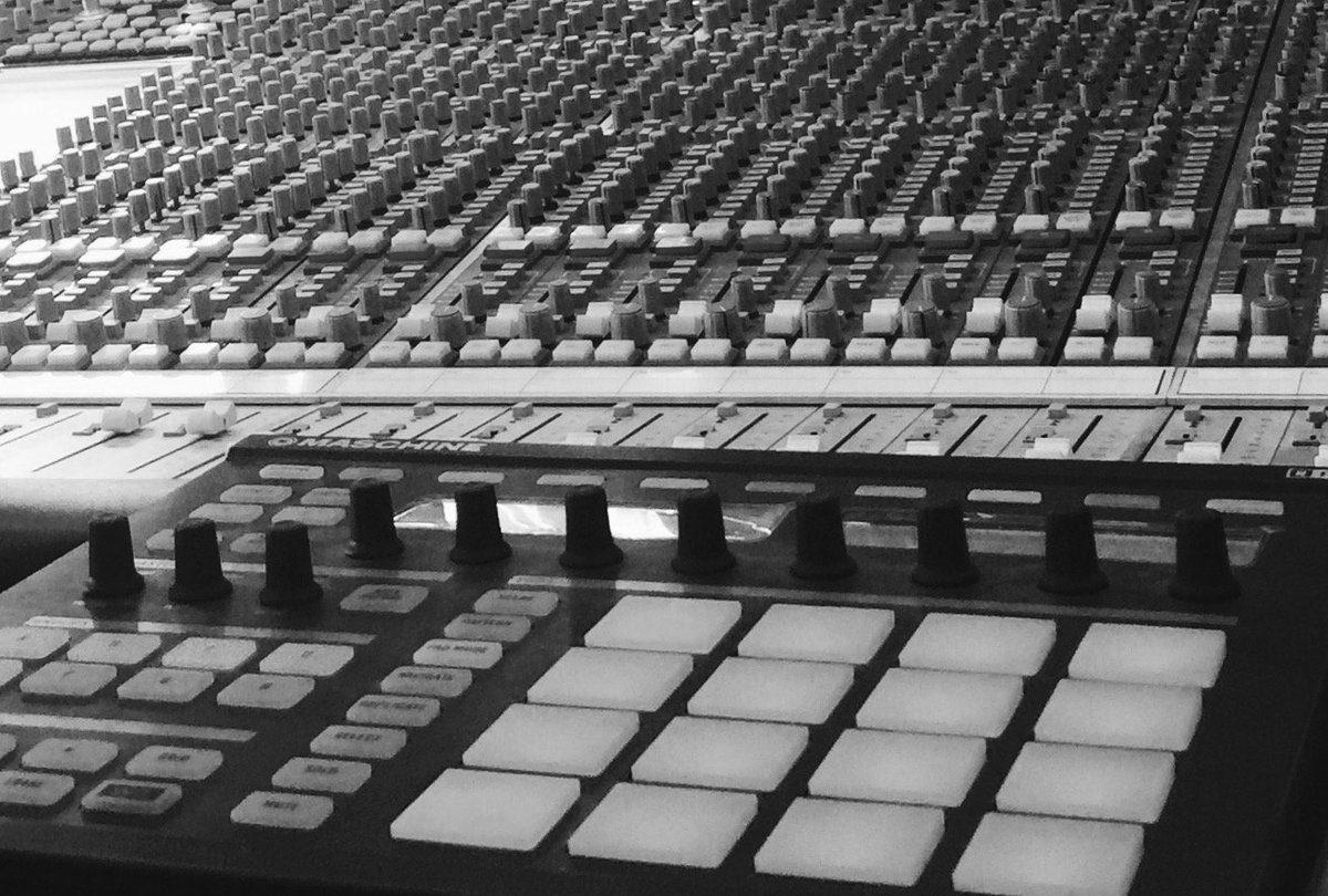 TrakAudio's tweet photo. Mix Your Next Hit On A SSL 4000 #TrakAudio #Studio #Music #Producer #Engineer #Hip Hip #Song Writer #SSL #Microphone #Singer #Recording https://t.co/3HIPUOVlgP
