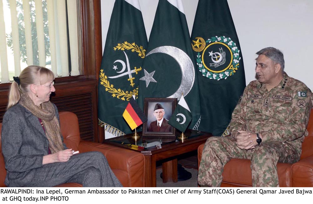 Nawaiwaqt_'s tweet photo. #COAS #ArmyChief #QamarJavedBajwa #German #Ambassador #GHQ #Rawalpindi #Pakistan #Inalepel https://t.co/ZqbFRAPyOw
