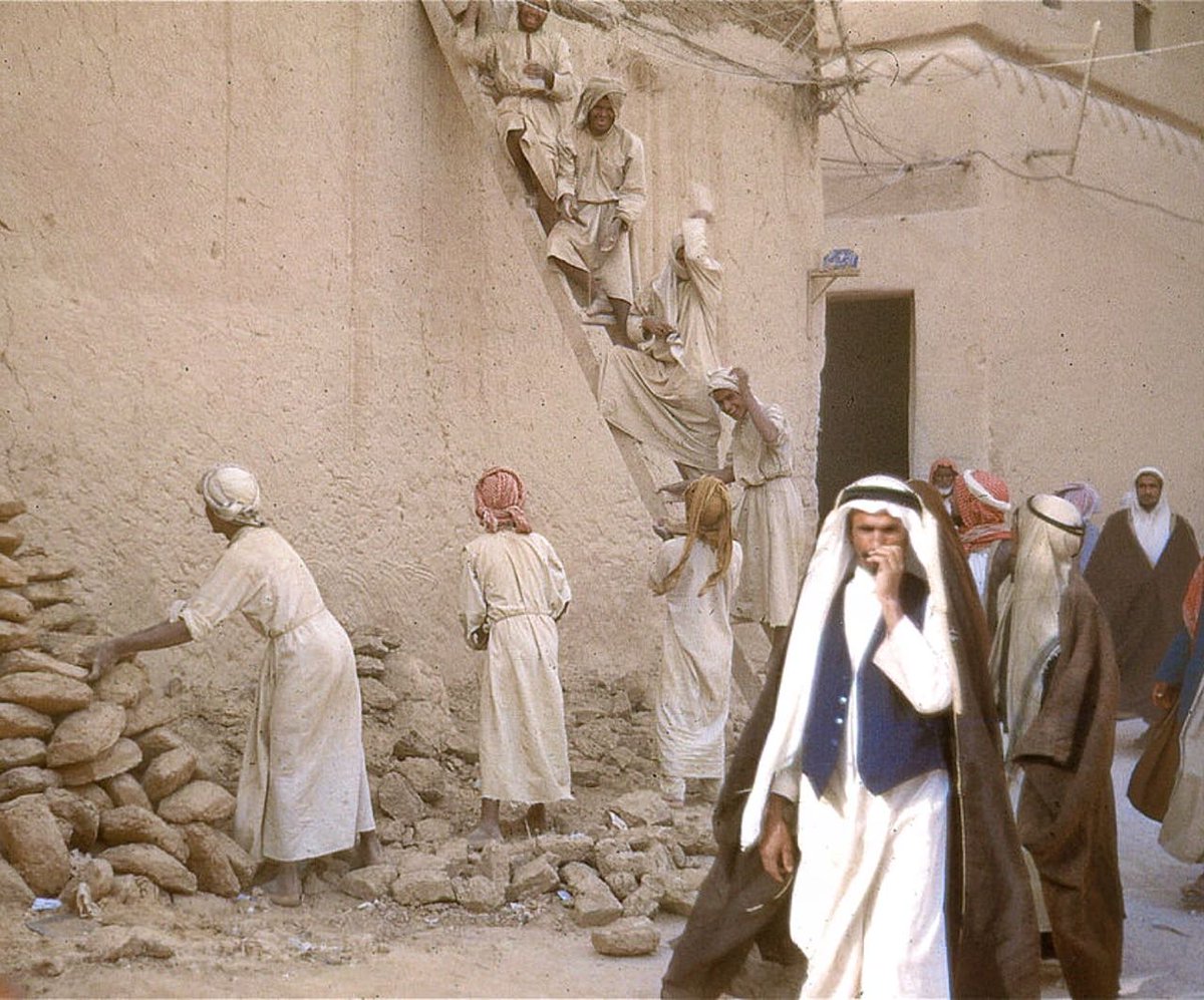 abuzki3's tweet photo. من تصوير طبيب الملك عبدالعزيز كراين للرياض عام 1950 .. والله الكاميرا بعد 👌🏻 https://t.co/B1mpdg6tgA