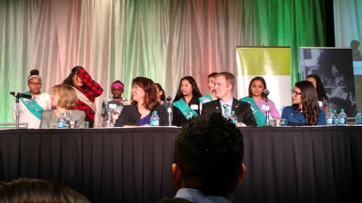 IgniteMN's tweet photo. Girl Scouts with MN Legislators are an #AfterschoolSuccess at #CYIB17! π https://t.co/zDevxbj826