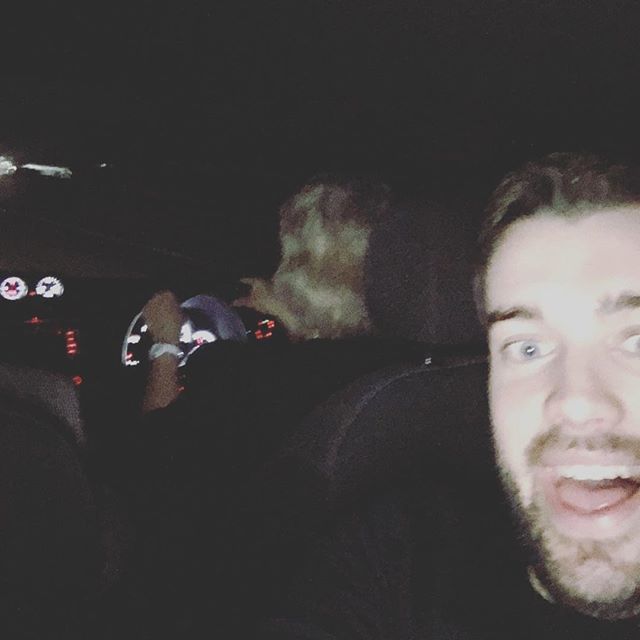jackwhitehall's tweet photo. 28 years old. Doing biggest tour of my career. Tonight in the back of a Volkswagen Beatle being driven to my show by my mother  #throwba https://t.co/6IFKhI4Dhc