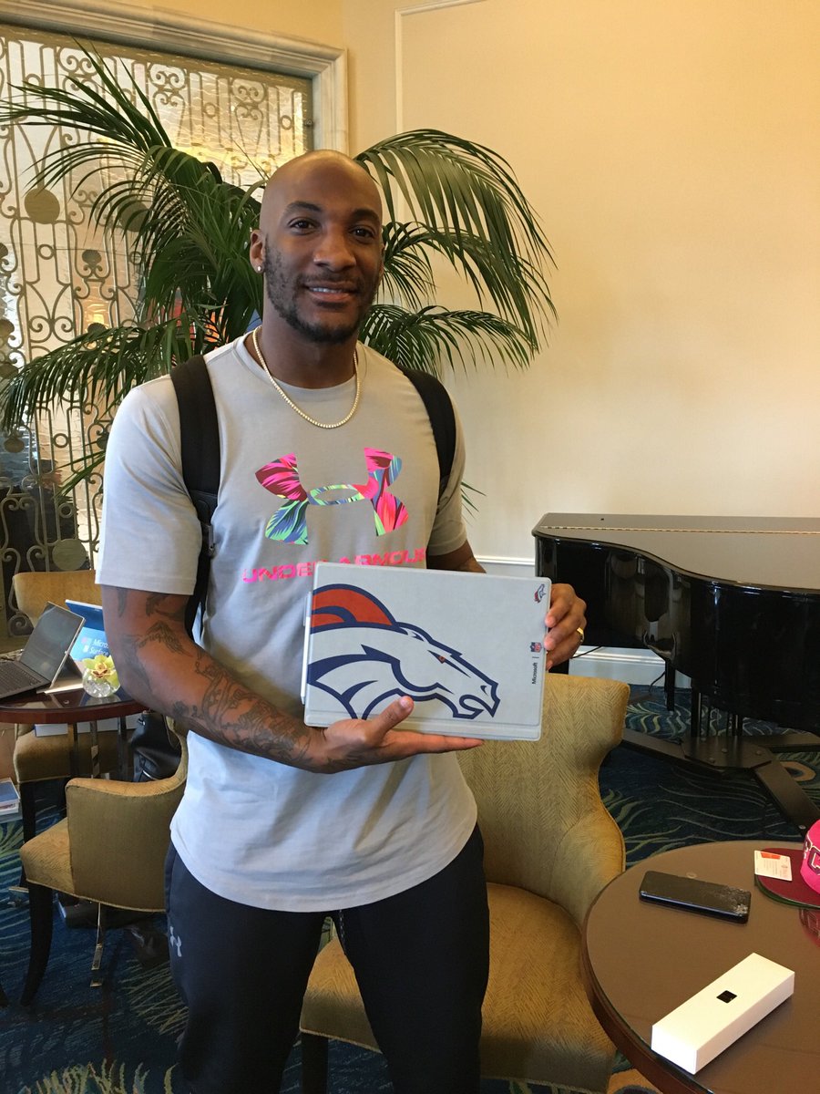 AqibTalib21's tweet photo. Thanks @NFLPA FOR THE @surface perfect way to stay productive during the offseason! #surfacenfl https://t.co/kh5xkoUPaW