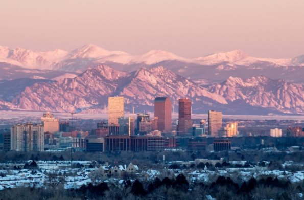 hyatthouseden's tweet photo. You're never far from nature in the snow-covered city of Denver. (Photo: mkvackay via Instagram) https://t.co/JwyeMGzcS2