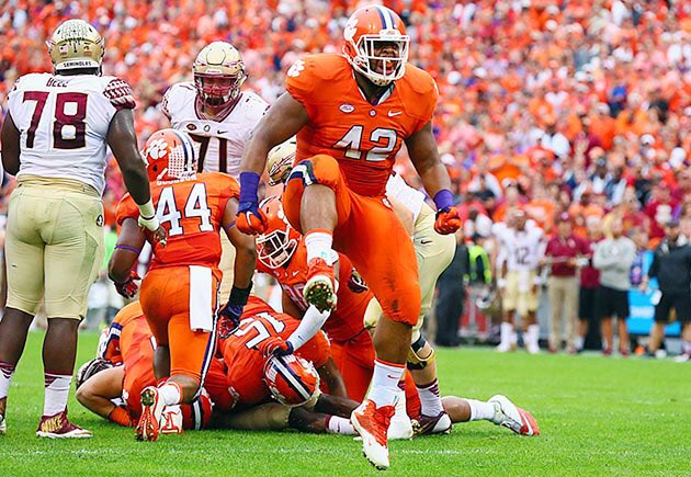 khris_a1's tweet photo. Blessed to receive my 2nd offer from Clemson University...@larryblustein @RivalsCamp @Rivals @GibbonsFootball @247Sports https://t.co/4AxxPZW9lQ