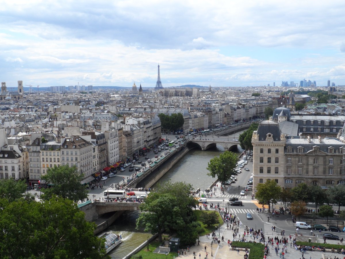 JustFrance's tweet photo. A4: "A walk about Paris will provide lessons in history, beauty, and in the point of life." ~Thomas Jefferson #ParisWeLoveYou #travelskills https://t.co/pAfrue7kmA