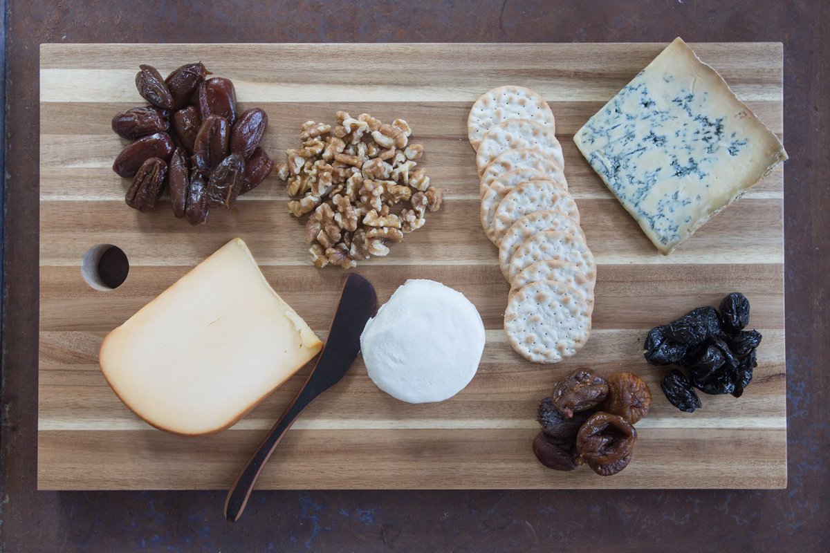 SAY CHEESE:) Happy Friday! #fruitbliss #deliciouslyjuicy #dates #figs #plums #apricots #cheeseplate