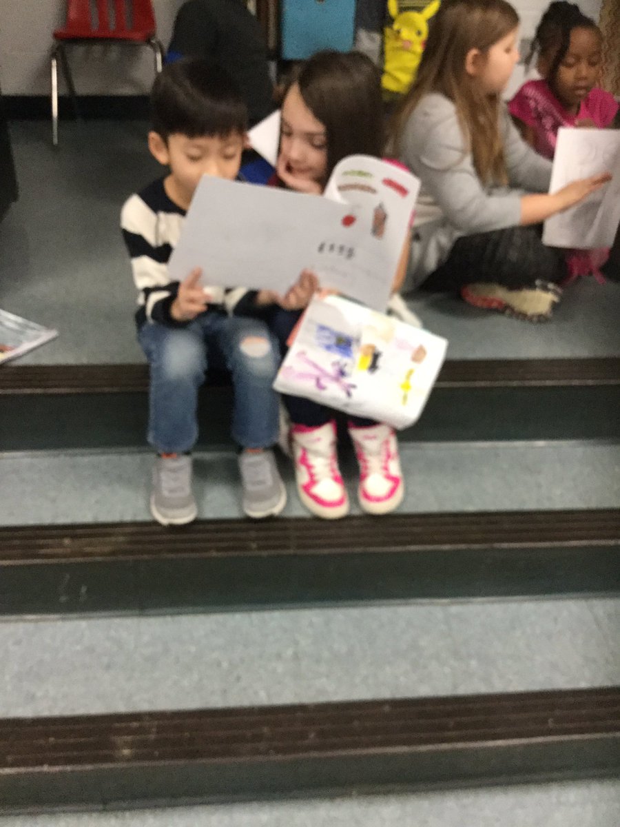 TeacherRoeder's tweet photo. Writing celebration in 1st grade!
@WinnwoodRocks @sarahkramer001 @paige_addison https://t.co/hhNtcjIldm