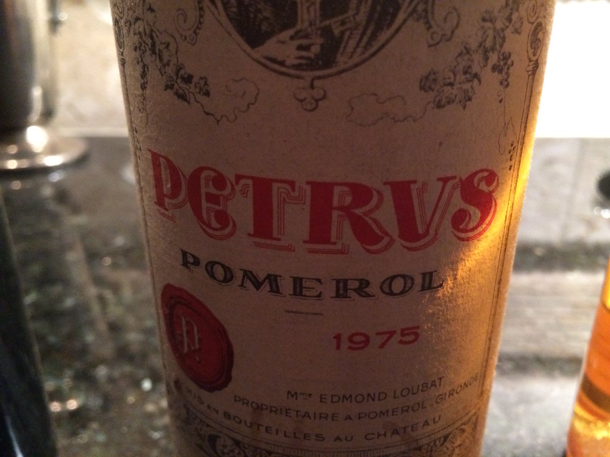 jesusgherrera28's tweet photo. Catando L' #Vino de todos lis #Vinos #Chateau #Petrvs #Pomerol #Bordeaux #Merlot Epico 🍷😍😍😍 https://t.co/7T50LZXCce