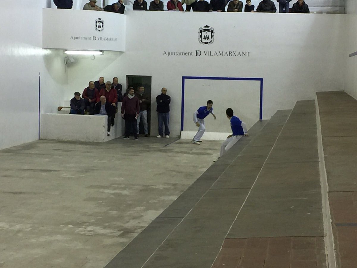 EiC | 🏆Partida del divendres

📍Vilamarxant
2️⃣🅰Semifinal

6️⃣0️⃣🔵Pablo i Bueno
4️⃣5️⃣🔴Colau i Carlos

#pilota⚾️
#pilotamola✌️