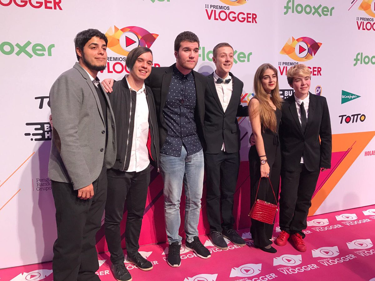 PremiosVlogger's tweet photo. Los mejores cantantes de cover ponen ritmo en los #PremiosVlogger2017  @Mega_Glowen @aries13music @davidreesm @moniivigara https://t.co/0XNps7MIpP