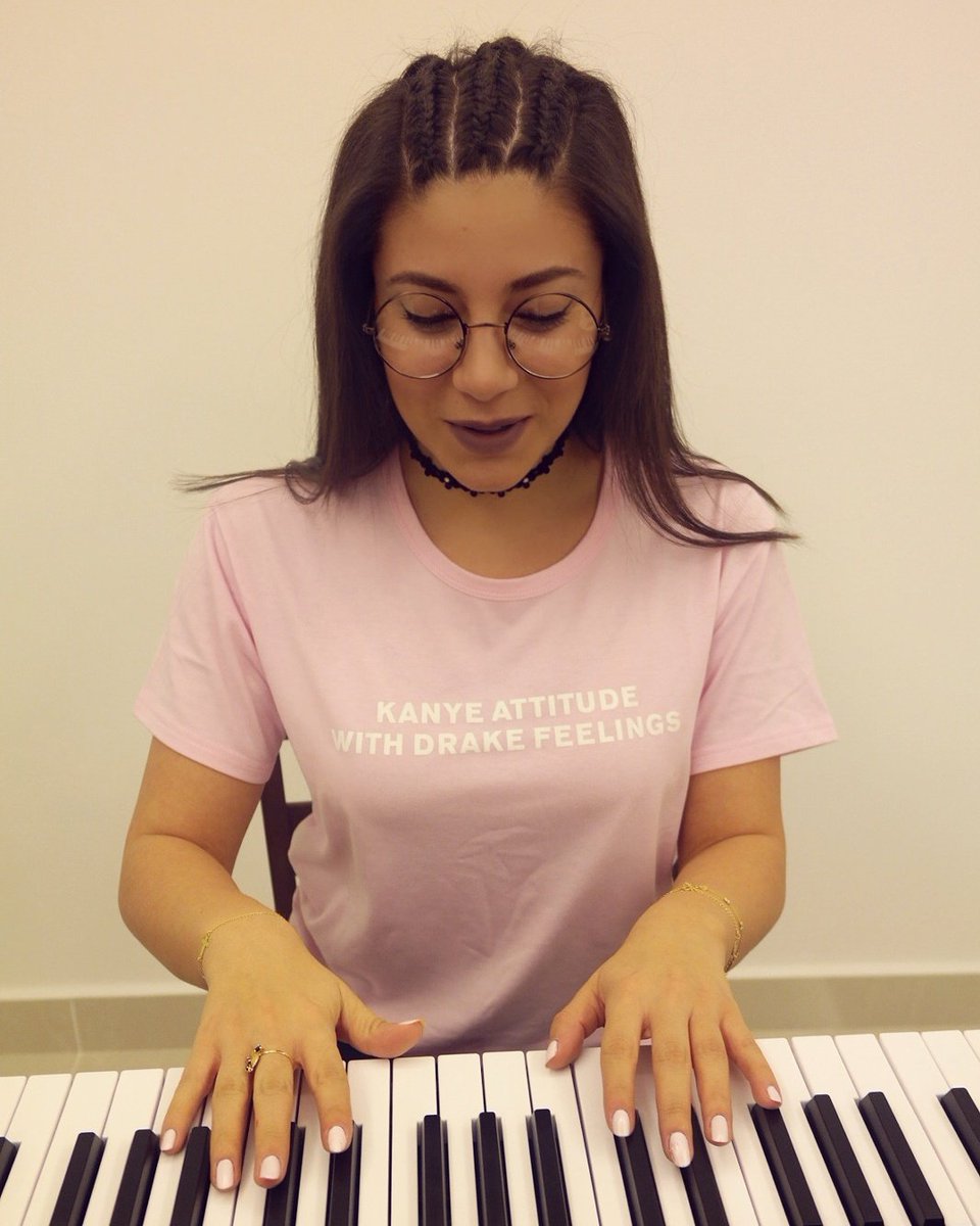 LeaMakhoul's tweet photo. My kind of friday night! 🎹🎶 #LeaMakhoul https://t.co/4Rnn0EppEb