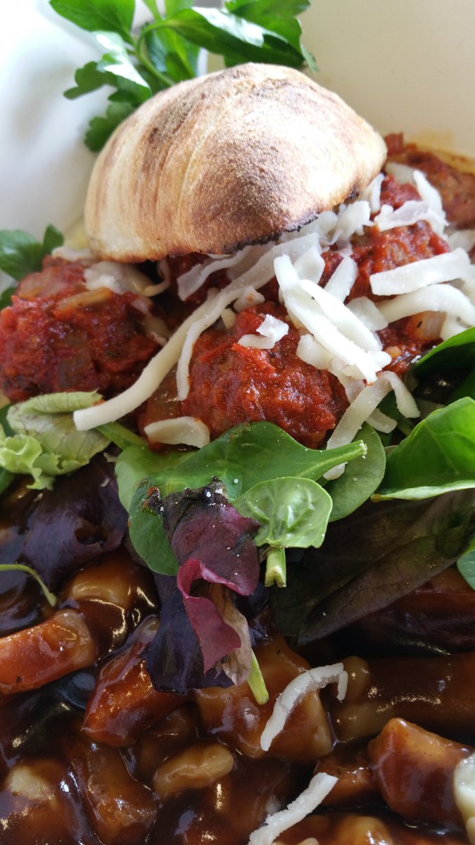 CookshopKitchen's tweet image. This week's Feature Poutine: "Nonna's Got Balls!"(Italian Meat Balls in a Marinara Sauce with Mozza &amp;amp; Garlic Toast over our Classic Poutine)