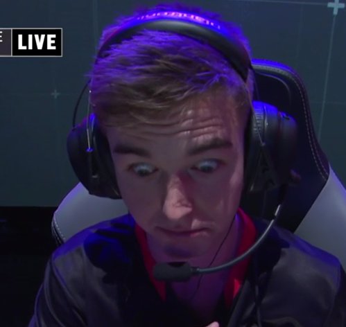 C3Mg6SAXUAAIM0A.jpg:large