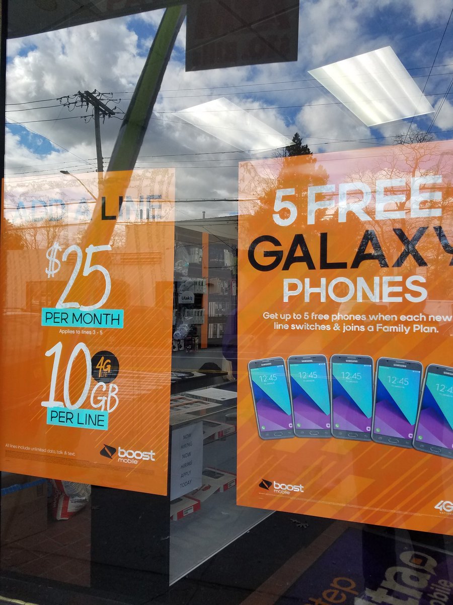 MetroMike11's tweet image. Grabbing the window space, at the Cell Phone Zone, in St. Albans, Queens. #KingsofQueens