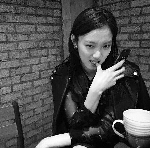 lee sung kyung 이성경 pics tweet media