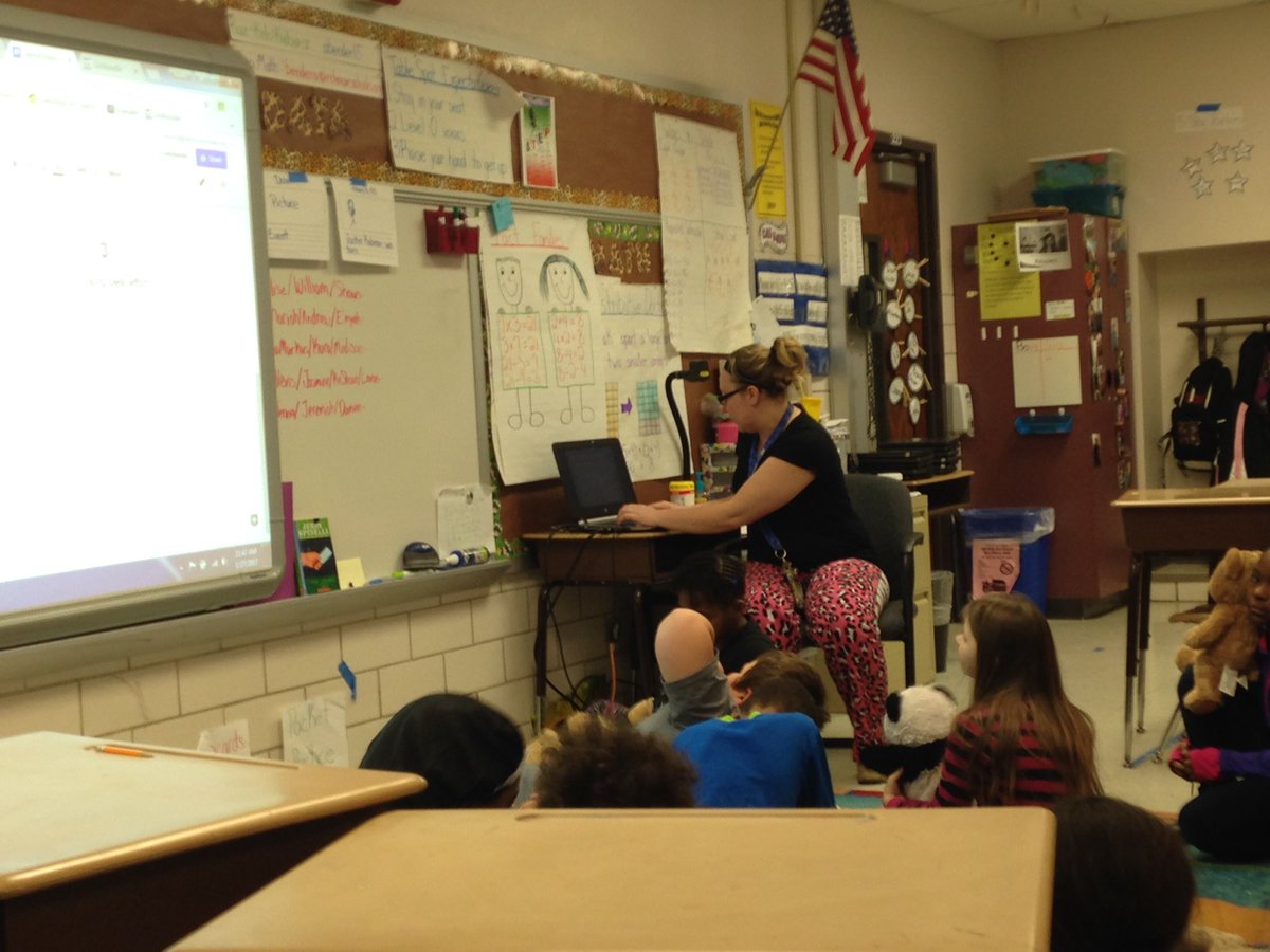 RSDlearning's tweet photo. Ms. Bender's class works together to build the scoring guide @MarvinPrincipal #ritenourexcellence https://t.co/1oHi5etvs1