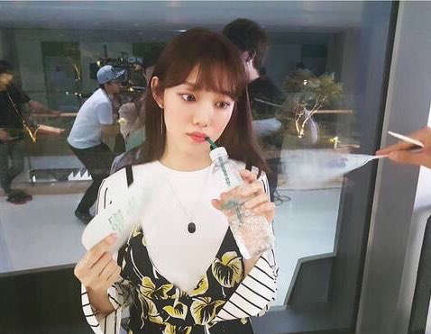 lee sung kyung 이성경 pics tweet media