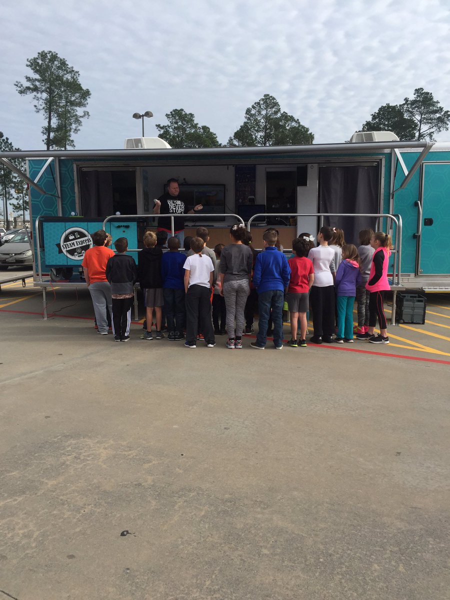 alundy0530's tweet photo. We loved the STEAM Express today! #kleingold #steamexpress @BenignusKISD https://t.co/NABEZcFvaI