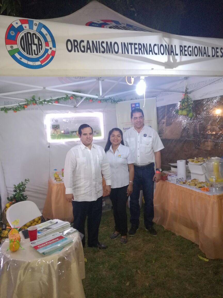 Ministro Carles participó de la inauguración del stand de <a href="/OIRSAoficial/">OIRSA</a> 
en la Feria de la Naranja en Churuquita Grande. #ElAgroEsDeTodos